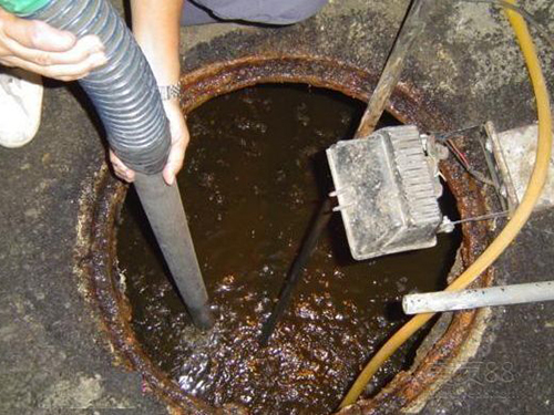 九真镇隔油池清理