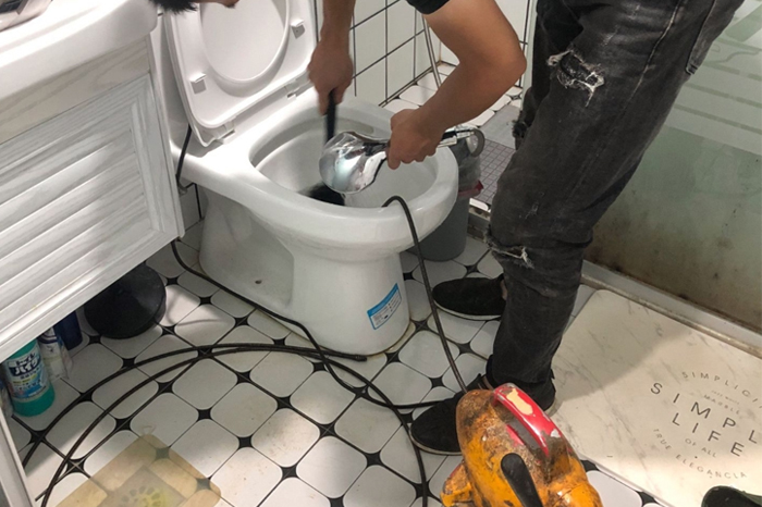 九真镇马桶堵塞自己疏通还是找师傅?专业上门服务让你省时更省心