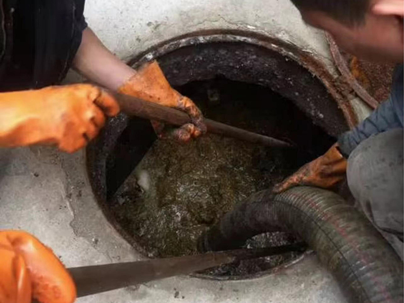 九真镇清理化粪池时如何避免沼气的危害?